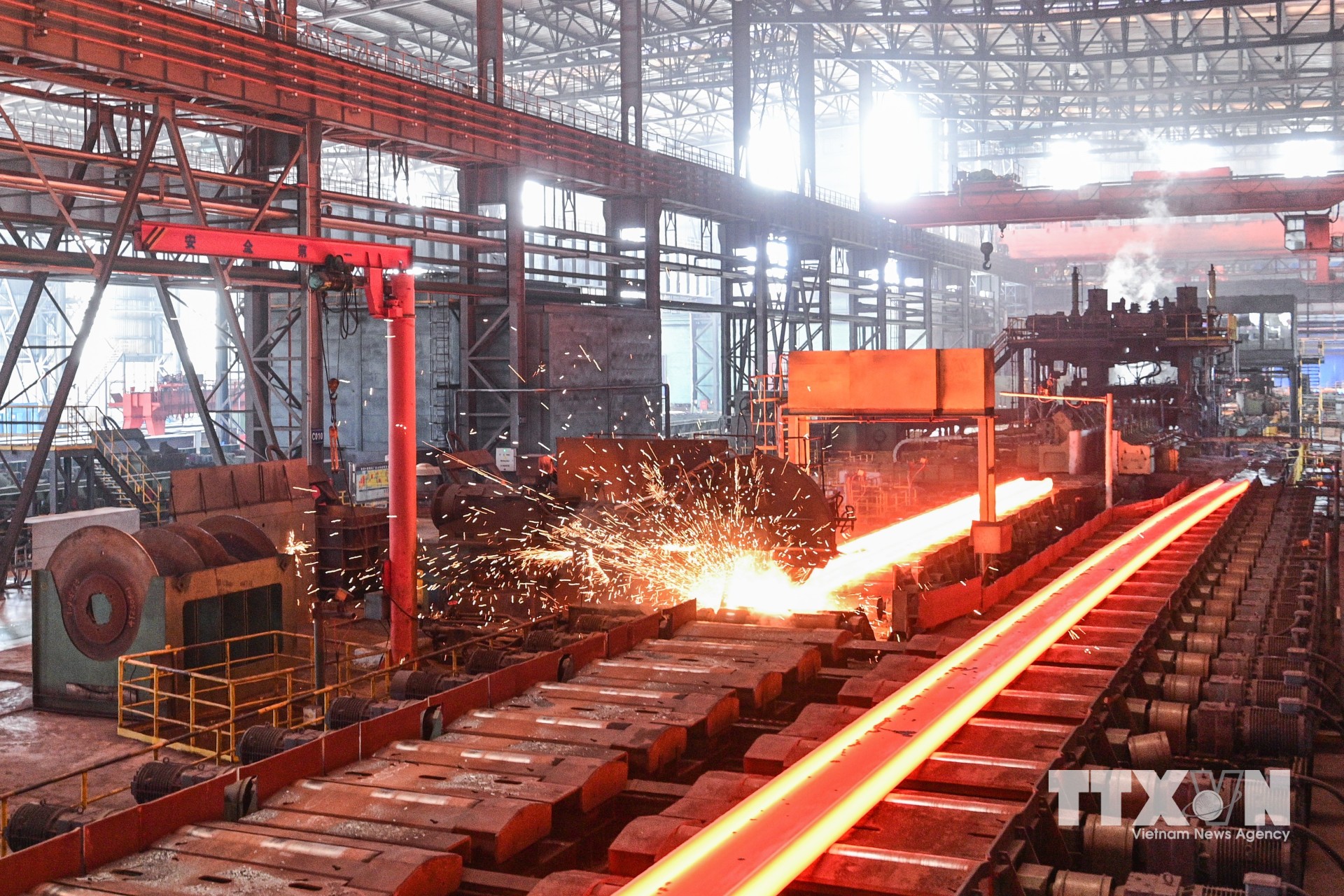 Chuyển đổi số, đổi mới công nghệ và phát triển sản xuất xanh đang trở thành xu hướng chính của ngành thép. (Ảnh: TTXVN phát)